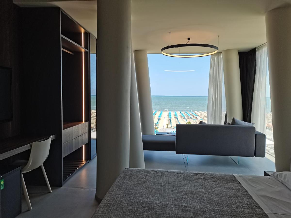 Hotel Commodore Cervia Exterior photo