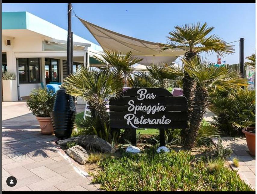 Hotel Commodore Cervia Exterior photo