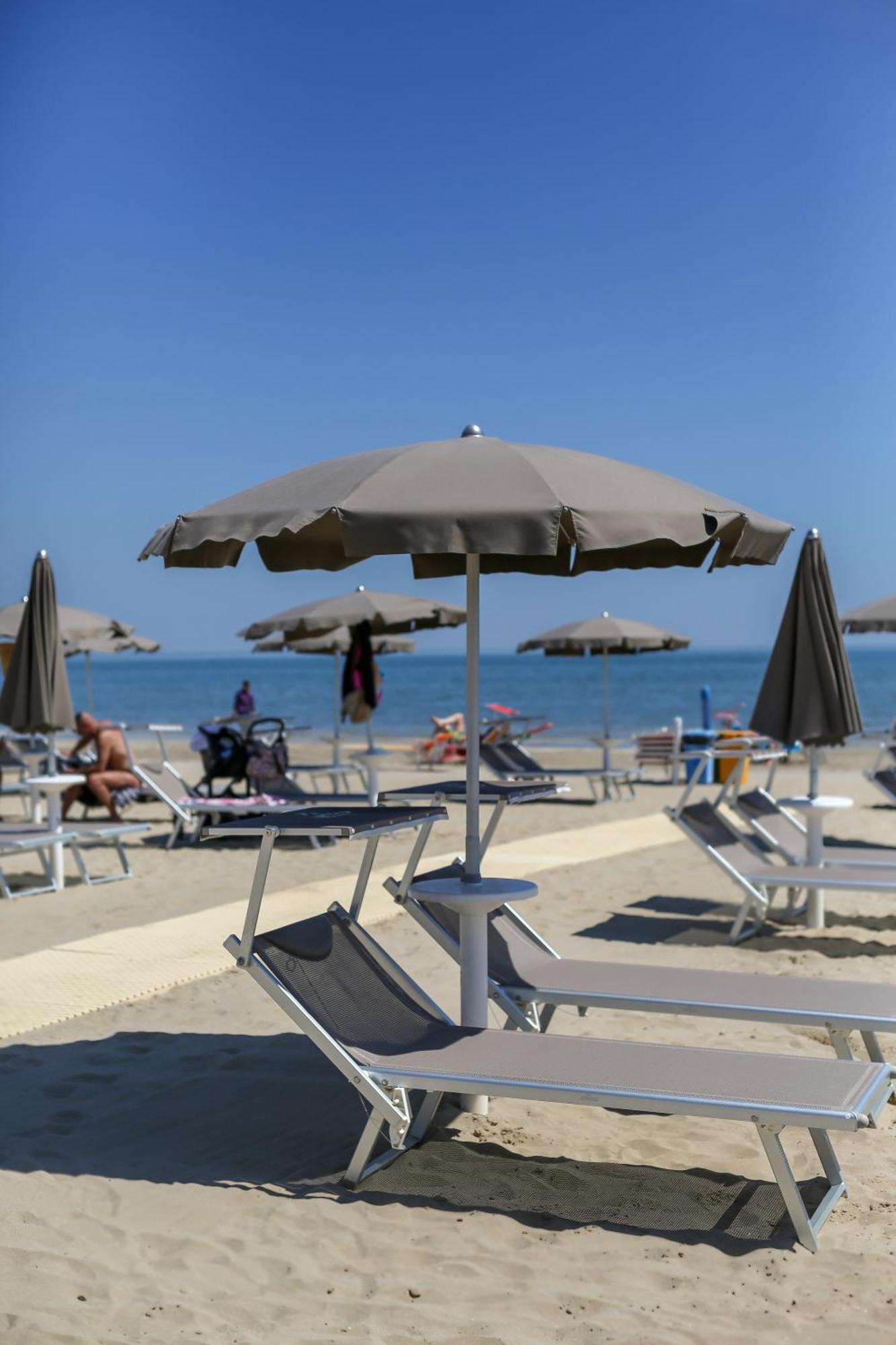Hotel Commodore Cervia Exterior photo